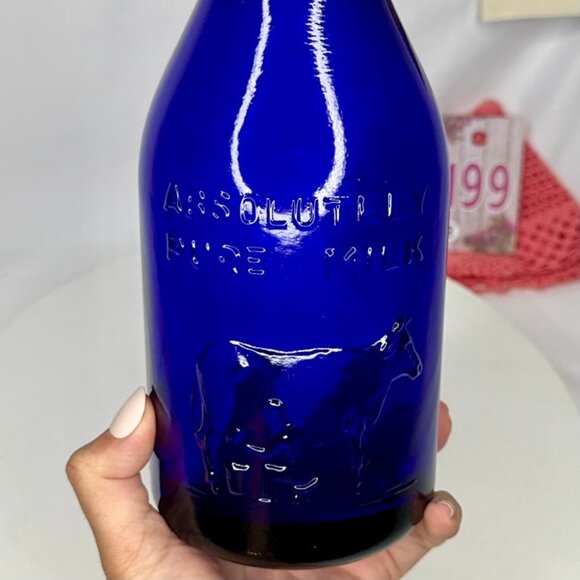 Vintage Cobalt Blue Glass Thatcher's Dairy Milk Bottle with Wire Bale Lid - Picture 5 of 8